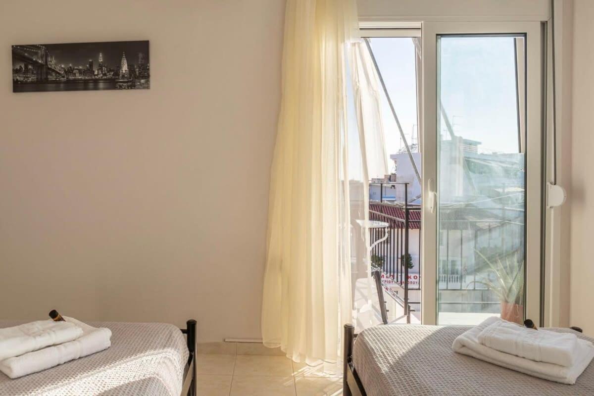 Comfy Central Square Gem With Balcony Apartment Kalamata Bagian luar foto