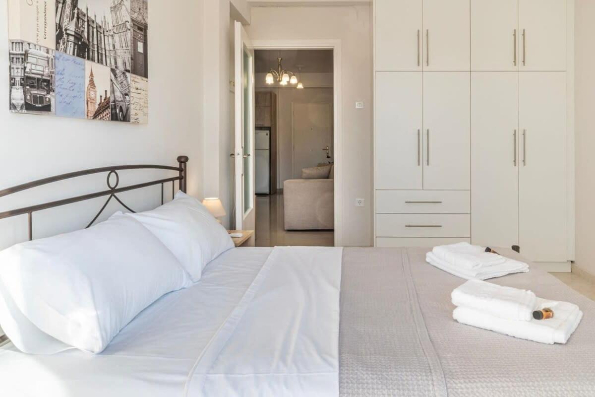 Comfy Central Square Gem With Balcony Apartment Kalamata Bagian luar foto