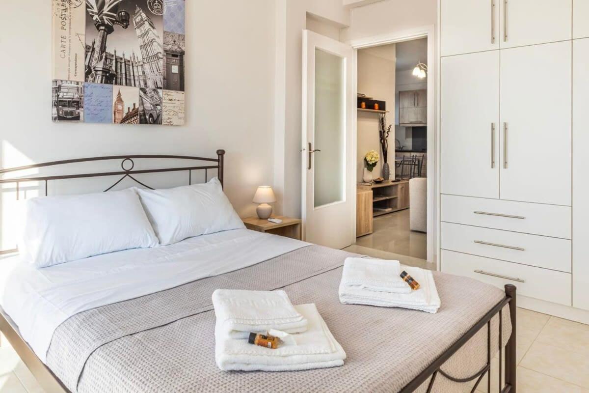 Comfy Central Square Gem With Balcony Apartment Kalamata Bagian luar foto